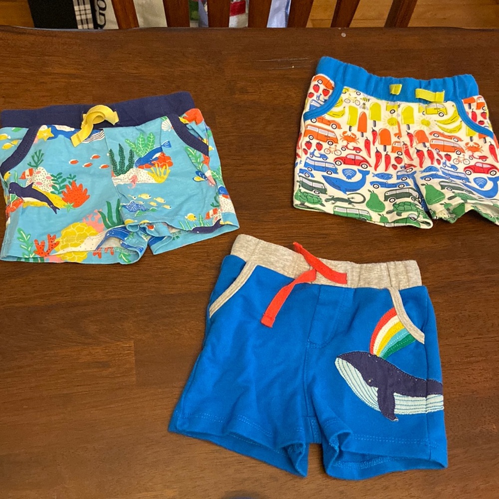 Baby Boden Gender neutral summer shorts 3-6 months